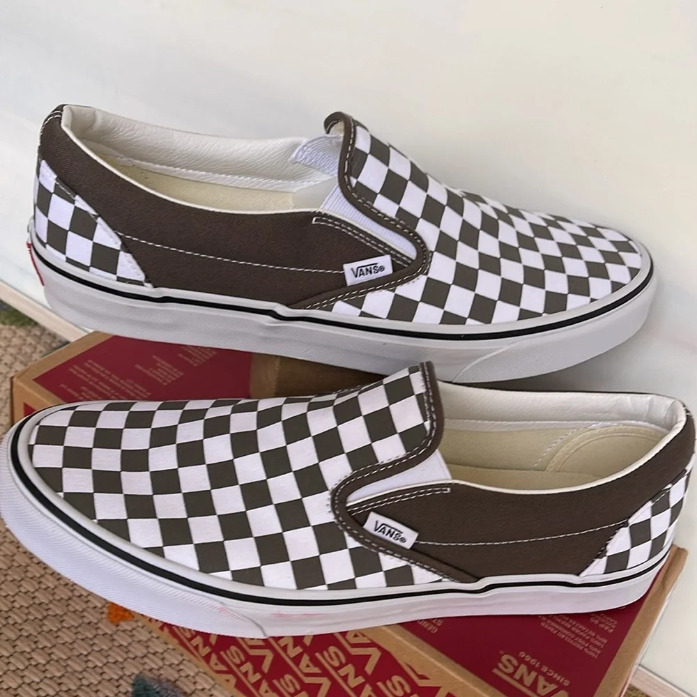 Vans Men’s Classic Slip-On
Color Theory Checkerboard Bungee
VN000BVZ9JC
Sneakers - Picture 11 of 16
